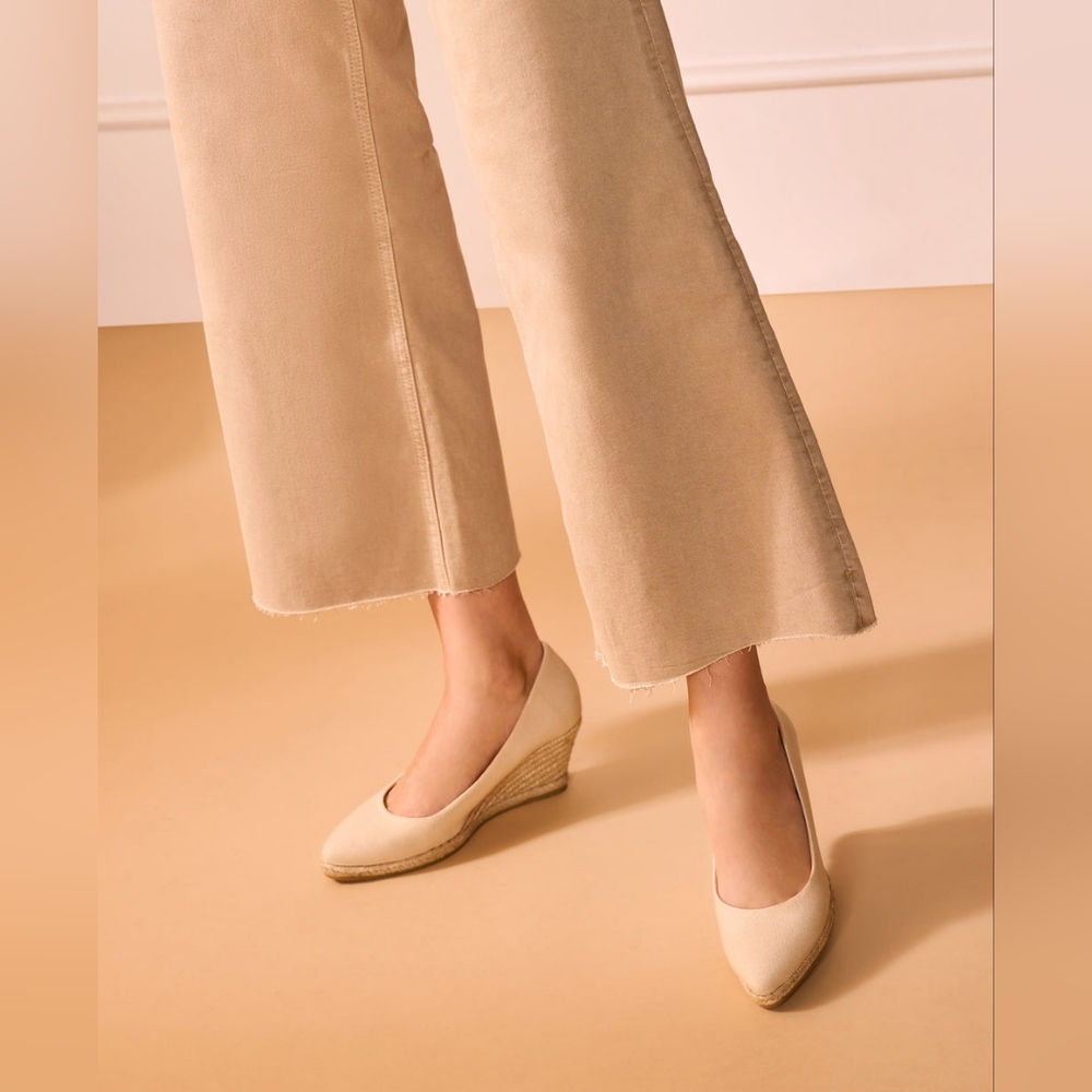NIB Roses Canvas U Cut Espadrille Wedges Size 39.5 In Beige By Viscata Barcelona